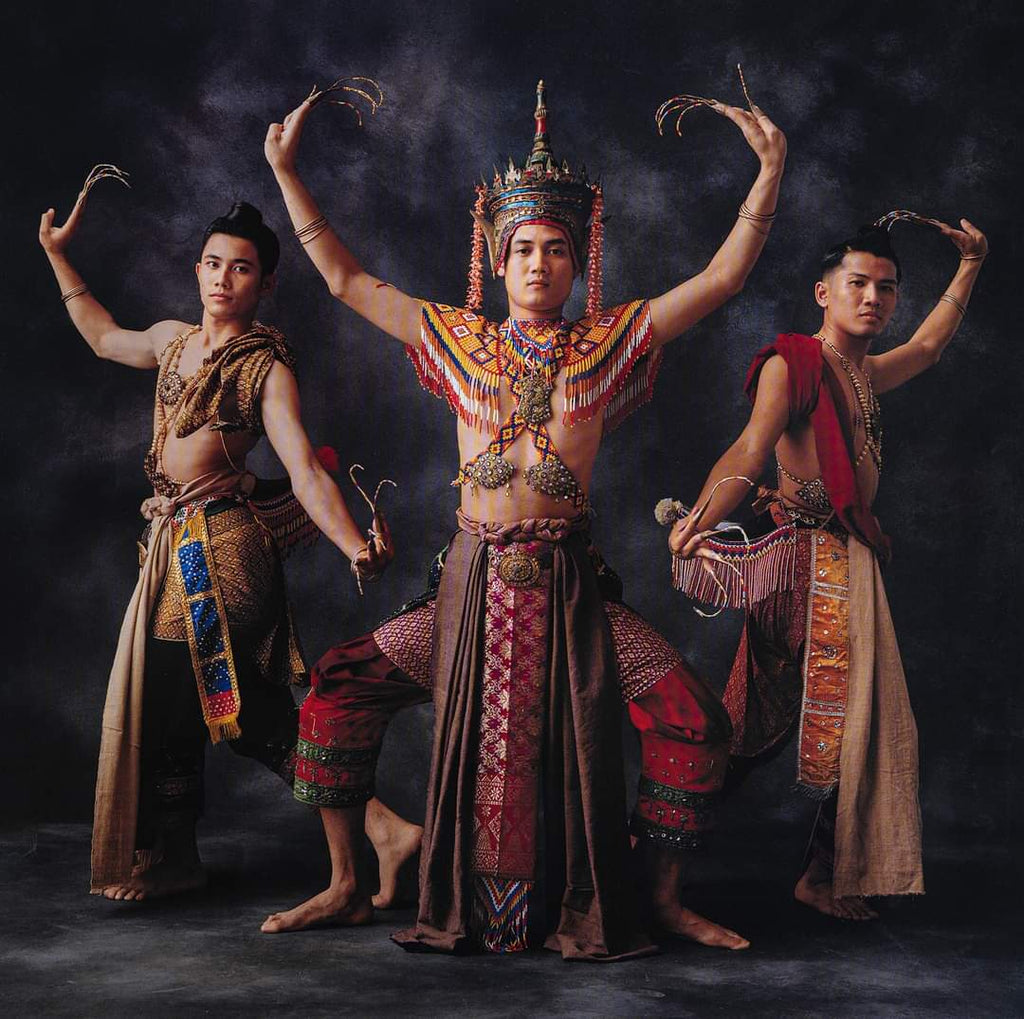 What is traditional Thai dress and how was it worn?
