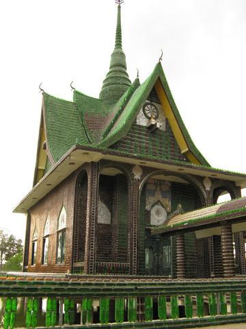 Wat Pa Maha Chedi Kaew, the temple of a million bottles