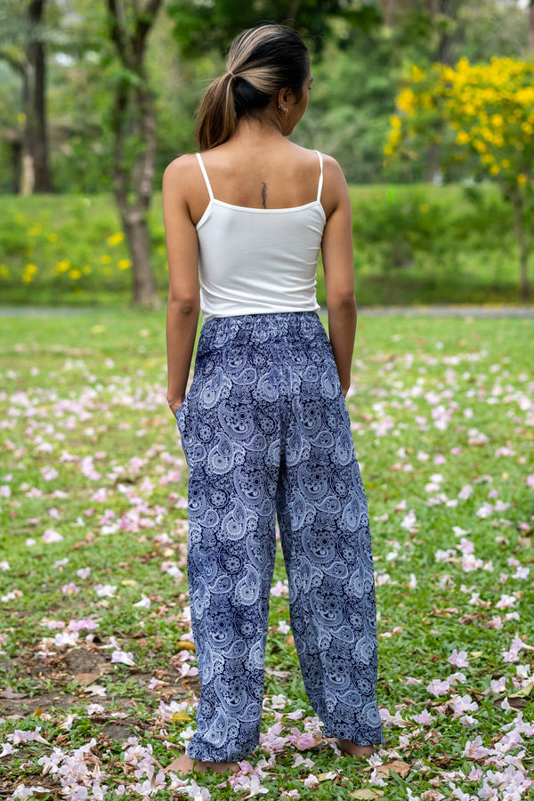 Pantalones fluidos azul claro